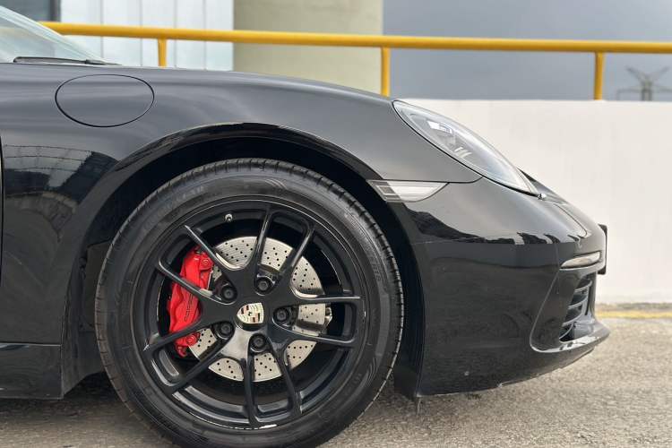 Used Porsche 718 2018 Cayman 2.0T Exterior 6