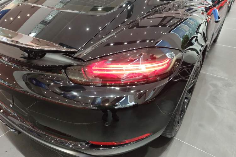 Used Porsche 718 2018 Cayman 2.0T Exterior 6