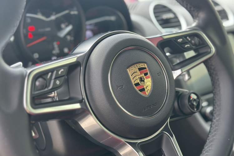 Used Porsche 718 2018 Cayman 2.0T Interior 1