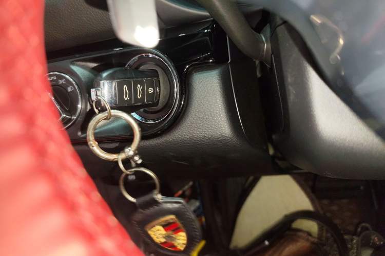 Used Porsche 718 2018 Cayman 2.0T Interior 1