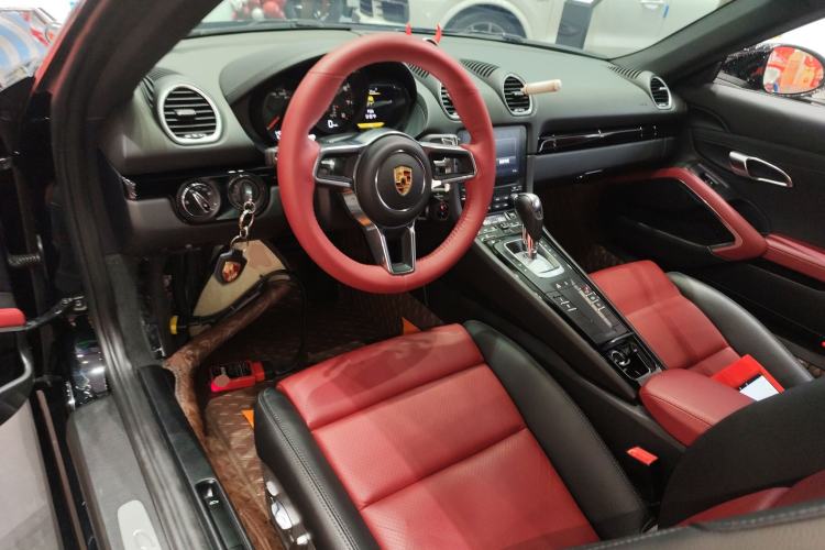 Used Porsche 718 2018 Cayman 2.0T Interior 2
