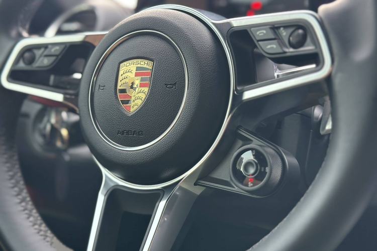 Used Porsche 718 2018 Cayman 2.0T Interior 4