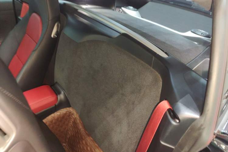 Used Porsche 718 2018 Cayman 2.0T Interior 4