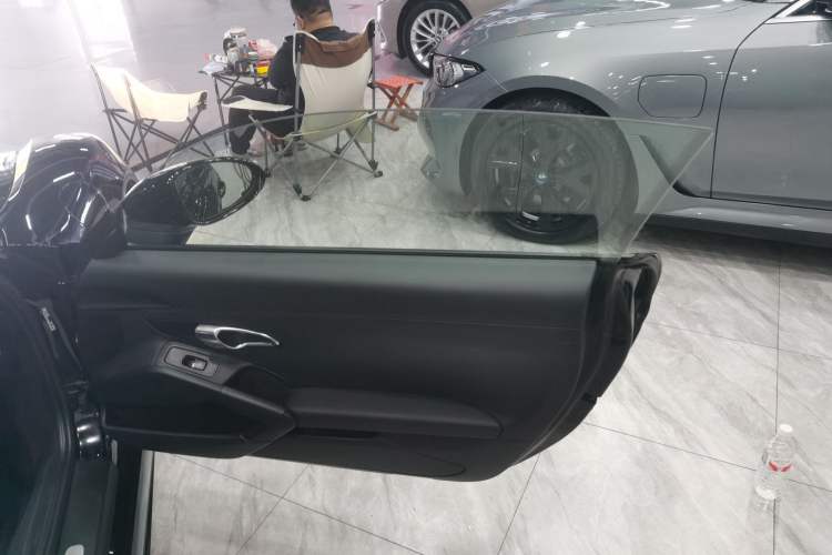 Used Porsche 718 2018 Cayman 2.0T Interior 6