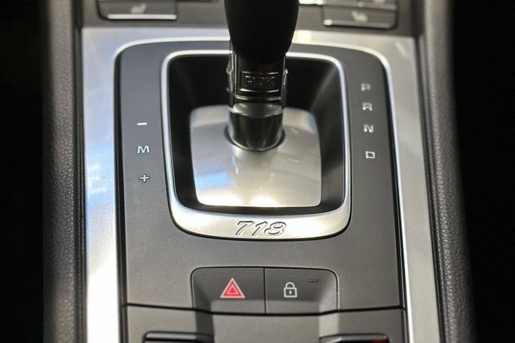 Used Porsche 718 2018 Cayman 2.0T Interior 6