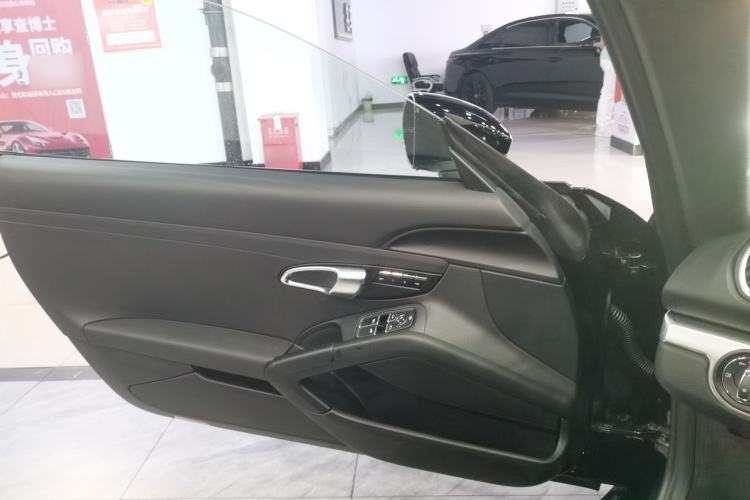 Used Porsche 718 2018 Cayman 2.0T Interior 7
