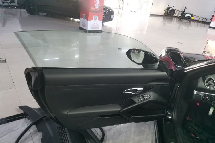 Used Porsche 718 2018 Cayman 2.0T Interior 8