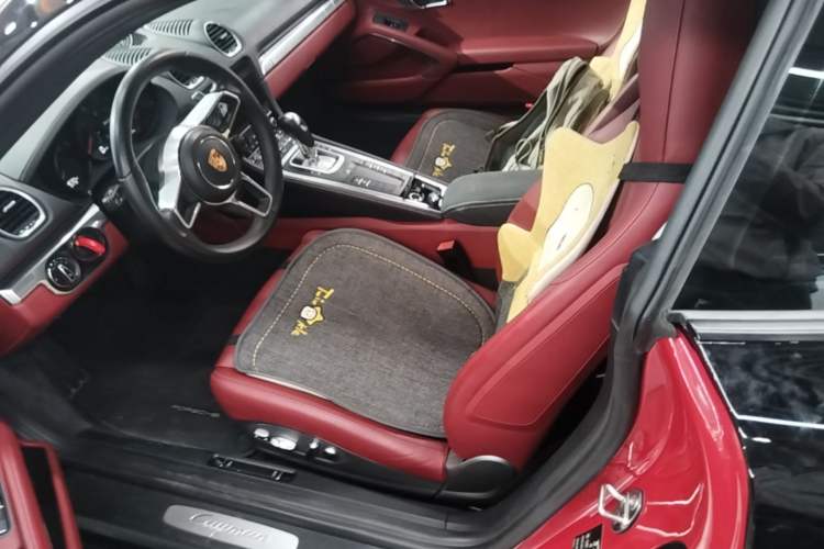 Used Porsche 718 2018 Cayman 2.0T Left Rear Seat