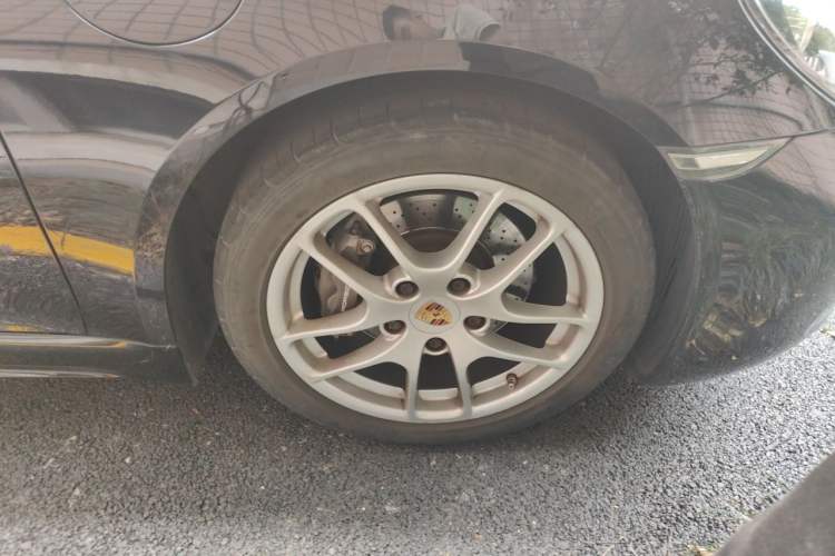 Used Porsche 718 2018 Cayman 2.0T Right Front Wheel Hub