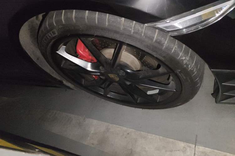 Used Porsche 718 2018 Boxster GTS 2.5T Right Front Wheel Hub