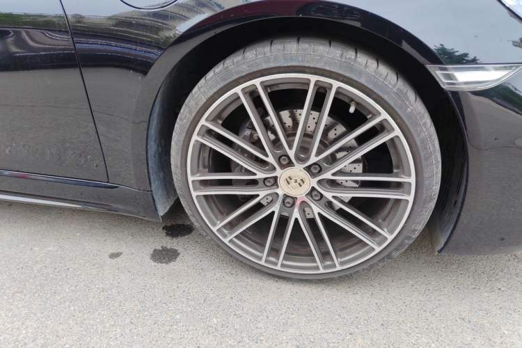 Used Porsche 718 2018 Cayman 2.0T Right Front Wheel Hub