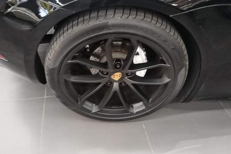 Used Porsche 718 2018 Cayman 2.0T Right Rear Wheel Hub