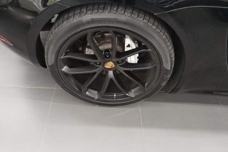 Used Porsche 718 2018 Cayman 2.0T Right Rear Wheel Hub