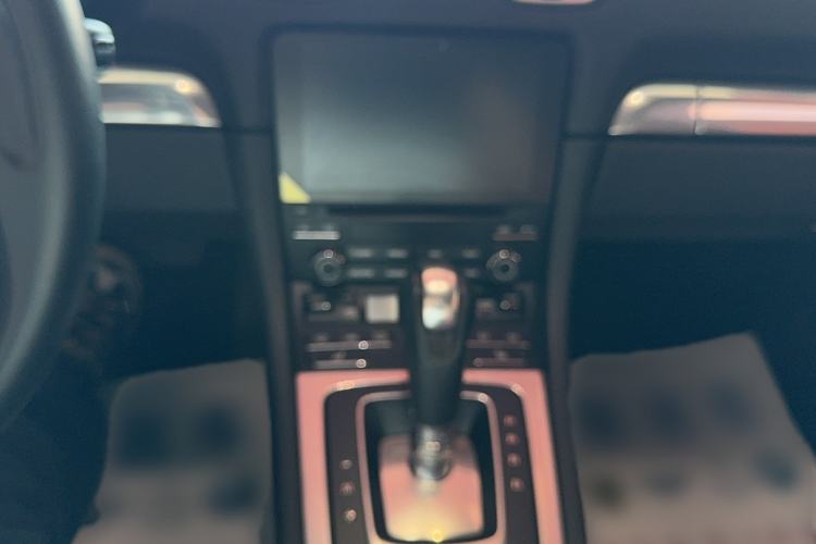 Used Porsche 718 2018 Cayman 2.0T Audio And AC Panel