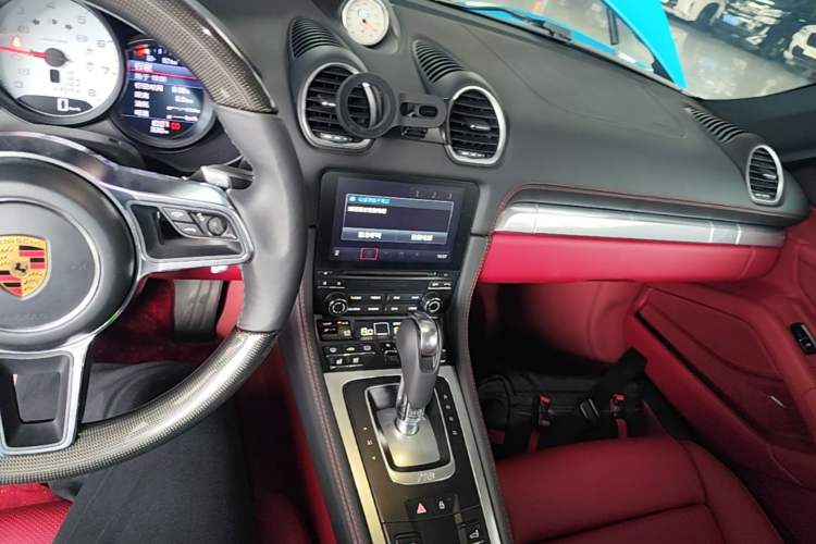 Used Porsche 718 2018 Cayman 2.0T Center Console
