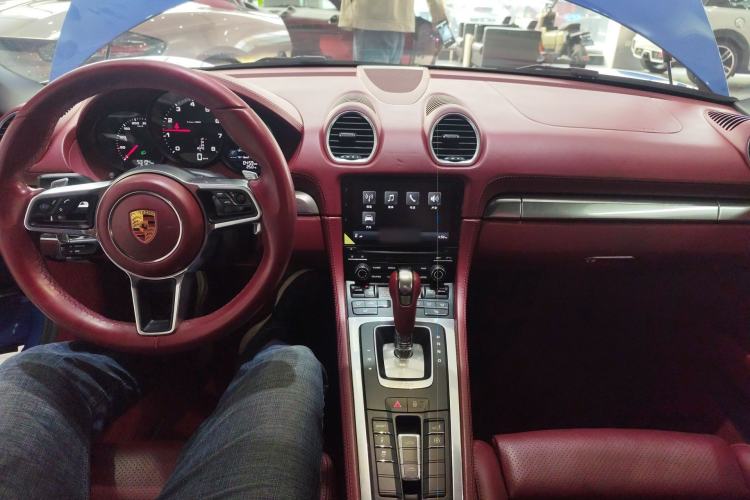 Used Porsche 718 2018 Boxster 2.0T Center Console