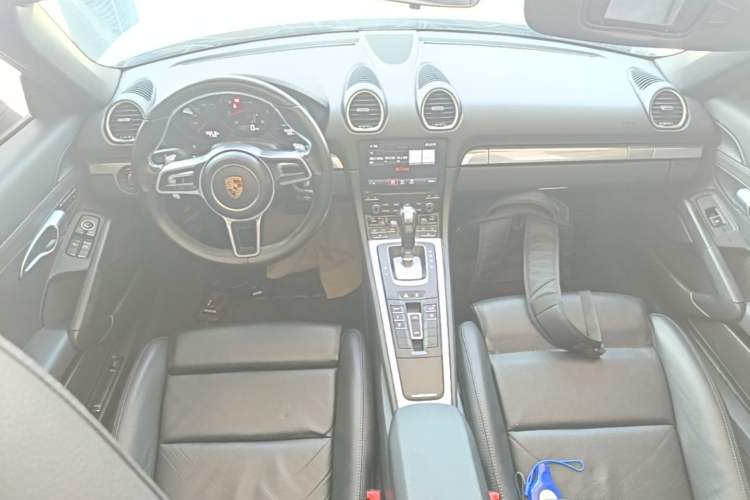 Used Porsche 718 2018 Boxster 2.0T Center Console