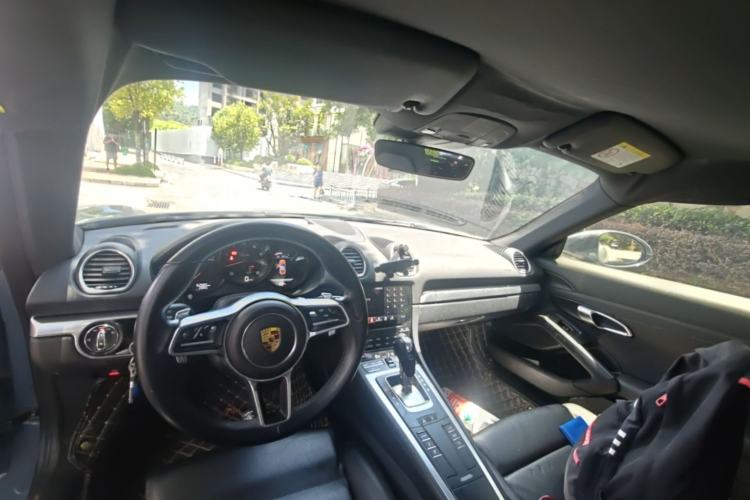 Used Porsche 718 2018 Cayman 2.0T Center Console