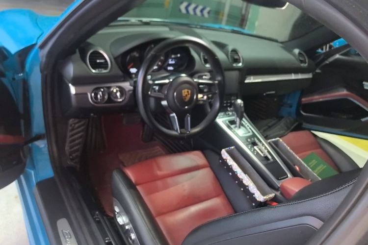 Used Porsche 718 2018 Boxster 2.0T Center Console
