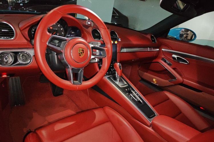 Used Porsche 718 2018 Boxster 2.0T Center Console