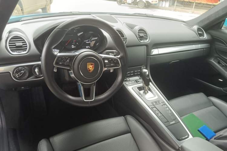 Used Porsche 718 2018 Cayman 2.0T Center Console