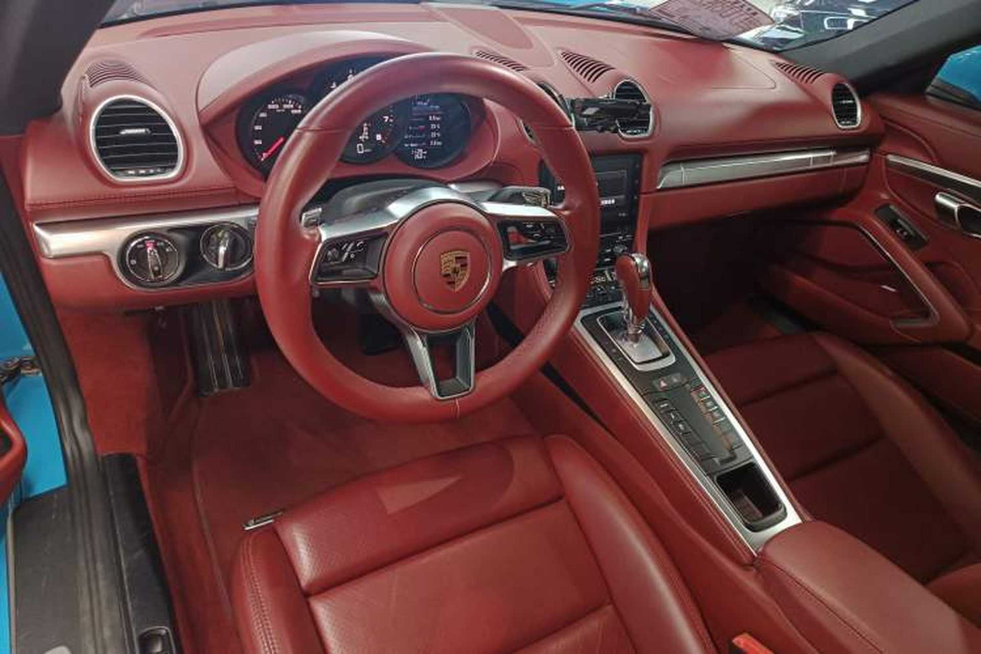 Used Porsche 718 2018 Cayman 2.0T Center Console
