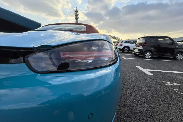 Used Porsche 718 2018 Boxster 2.0T Exterior 13