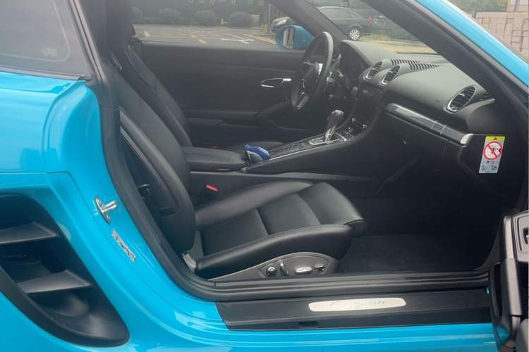 Used Porsche 718 2018 Cayman 2.0T Exterior 9
