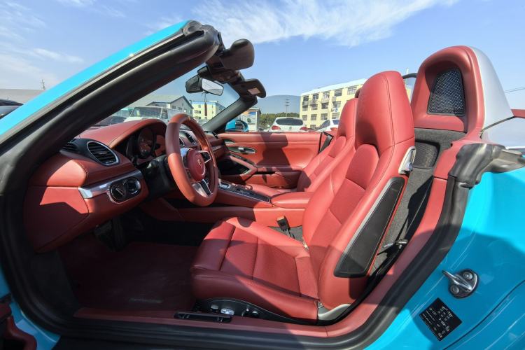 Used Porsche 718 2018 Boxster 2.0T Interior 1