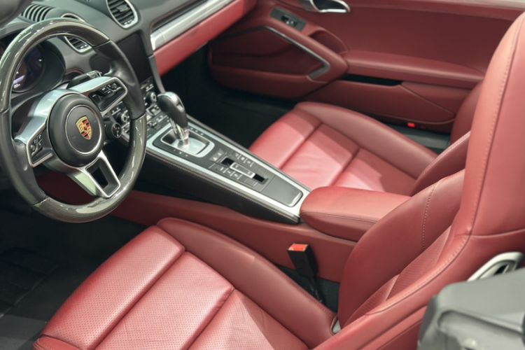 Used Porsche 718 2018 Boxster 2.0T Interior 10