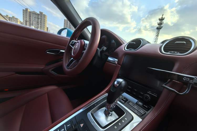 Used Porsche 718 2018 Boxster 2.0T Interior 12