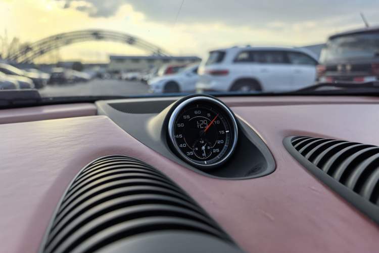 Used Porsche 718 2018 Boxster 2.0T Interior 14