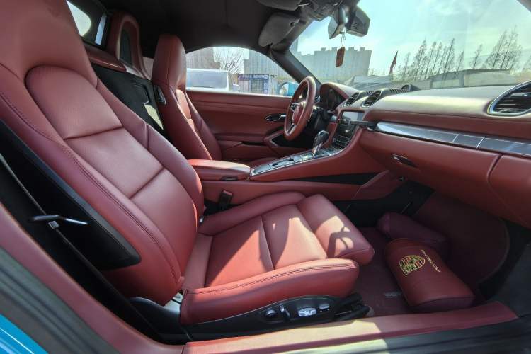 Used Porsche 718 2018 Boxster 2.0T Interior 2