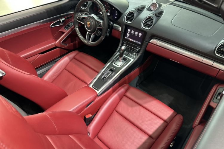 Used Porsche 718 2018 Boxster 2.0T Interior 2