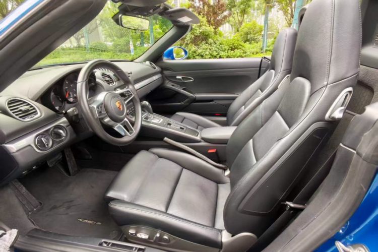 Used Porsche 718 2018 Boxster 2.0T Interior 2