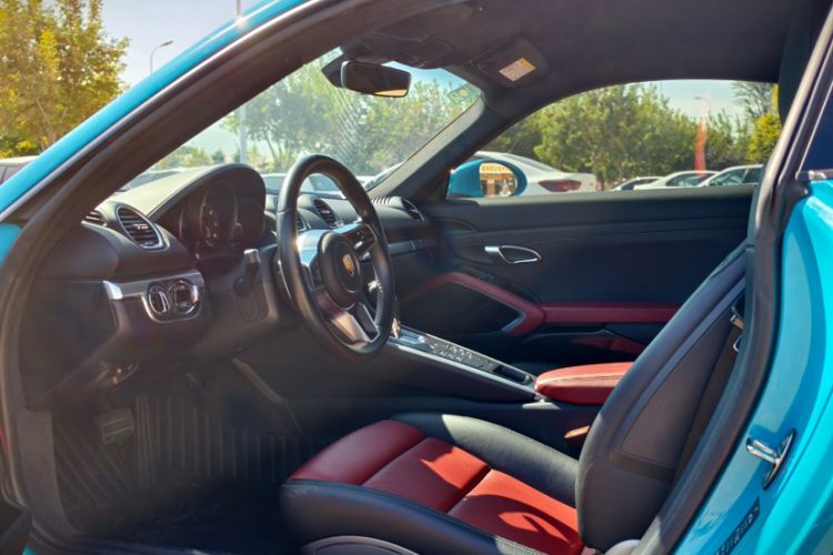 Used Porsche 718 2018 Cayman 2.0T Interior 2