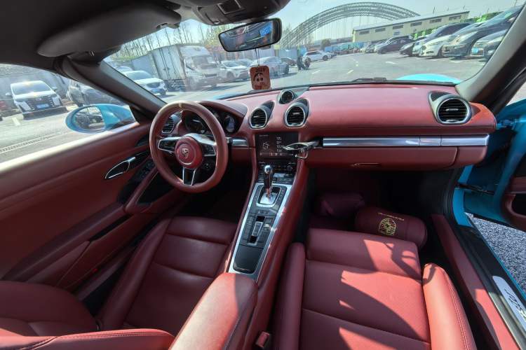 Used Porsche 718 2018 Boxster 2.0T Interior 3