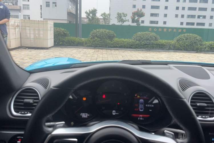 Used Porsche 718 2018 Cayman 2.0T Interior 4