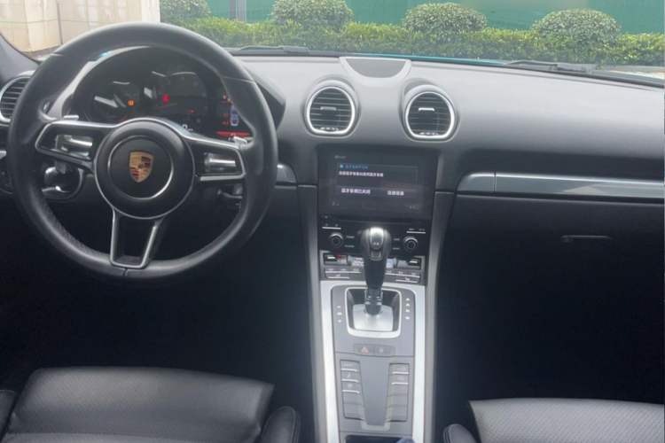 Used Porsche 718 2018 Cayman 2.0T Interior 6
