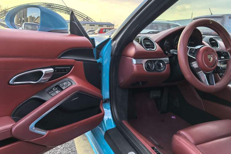 Used Porsche 718 2018 Boxster 2.0T Interior 7