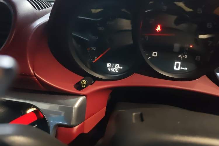 Used Porsche 718 2018 Boxster 2.0T Odometer Close Up