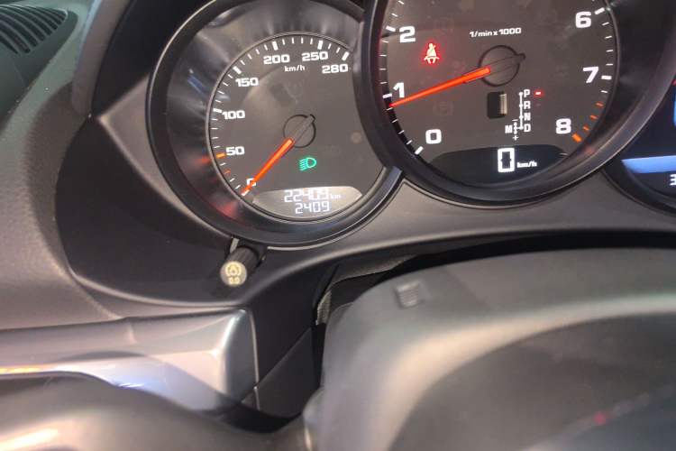 Used Porsche 718 2018 Boxster 2.0T Odometer Close Up