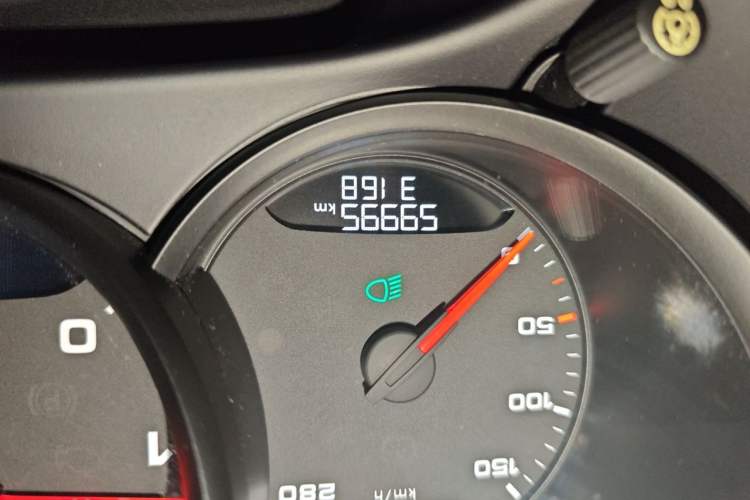 Used Porsche 718 2018 Boxster 2.0T Odometer Close Up