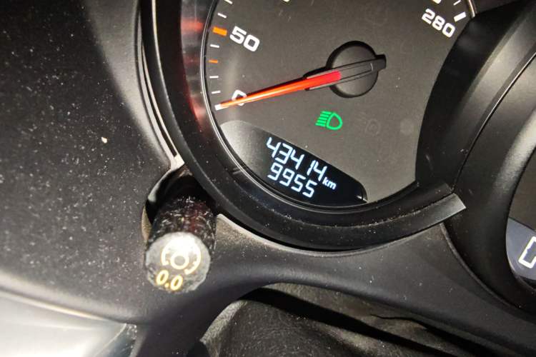 Used Porsche 718 2018 Boxster 2.0T Odometer Close Up