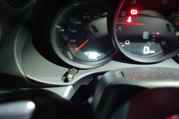 Used Porsche 718 2018 Boxster 2.0T Odometer Close Up