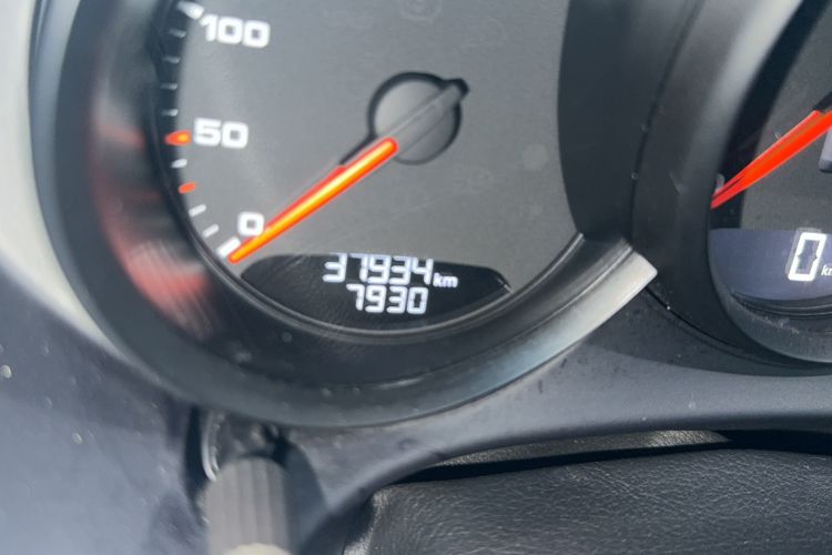 Used Porsche 718 2018 Boxster 2.0T Odometer Close Up