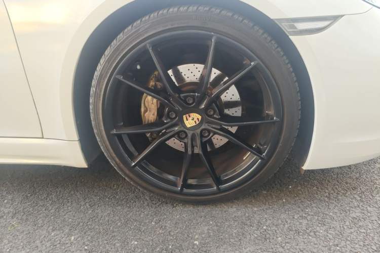 Used Porsche 718 2018 Boxster 2.0T Right Front Wheel Hub