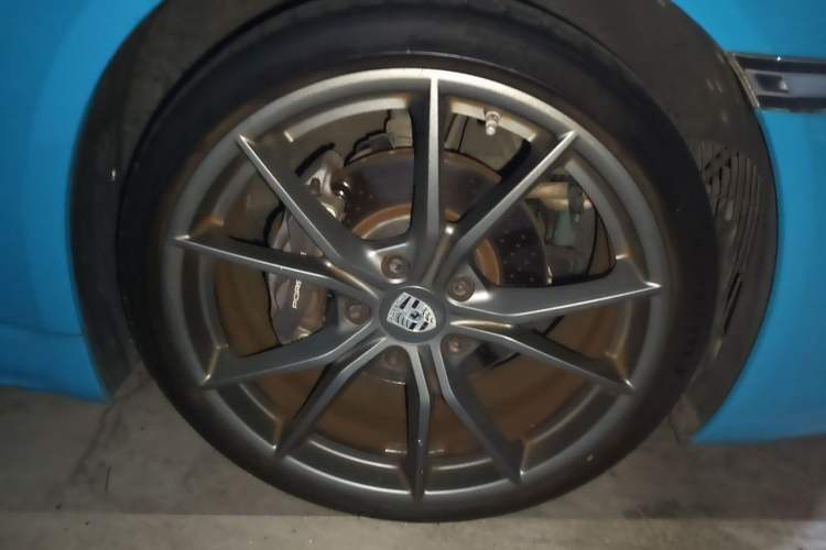 Used Porsche 718 2018 Boxster 2.0T Right Front Wheel Hub
