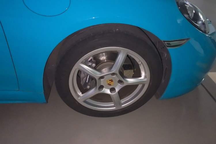 Used Porsche 718 2018 Boxster 2.0T Right Front Wheel Hub
