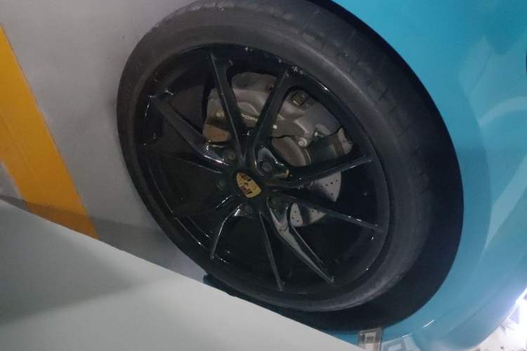 Used Porsche 718 2018 Cayman 2.0T Right Front Wheel Hub